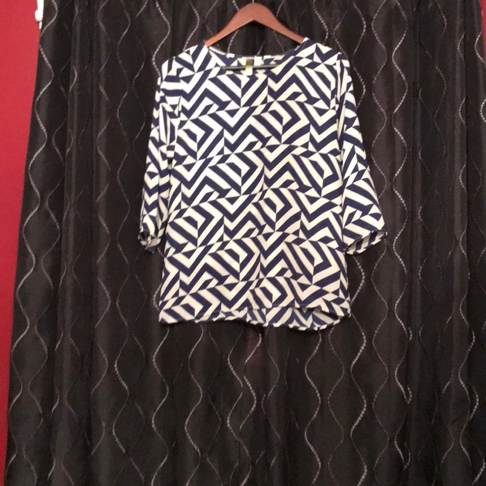 Women’s boutique dress shirt blue cream like new